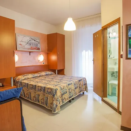 Отель Azzurra Сенигаллия