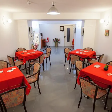 Отель Azzurra 3*